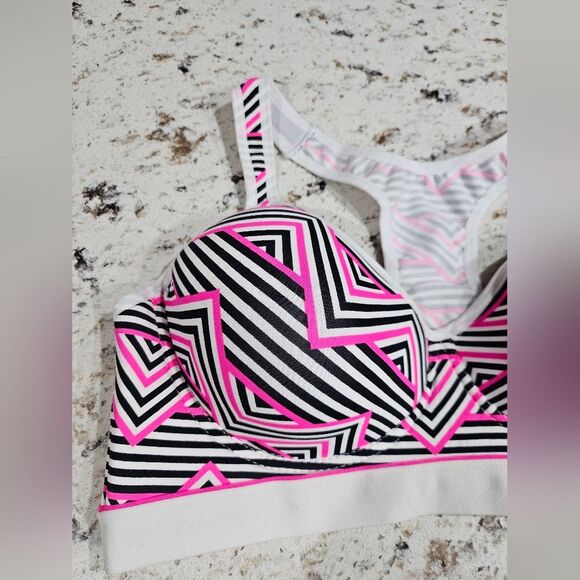 NWT Youmita Boho Racerback Sportsbra Bundle Strappy Back Mesh Lining Size 40 D - Picture 12 of 15